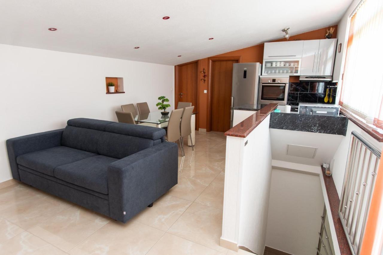 Apartments Villa Monique Rogoznica  Bagian luar foto
