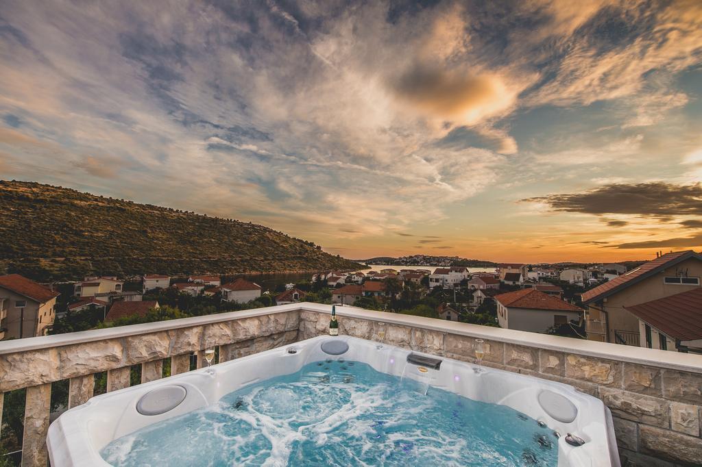 Apartments Villa Monique Rogoznica  Ruang foto