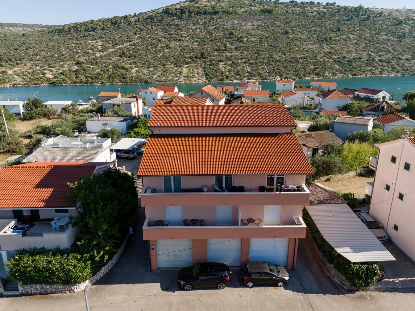 Apartments Villa Monique Rogoznica  Bagian luar foto