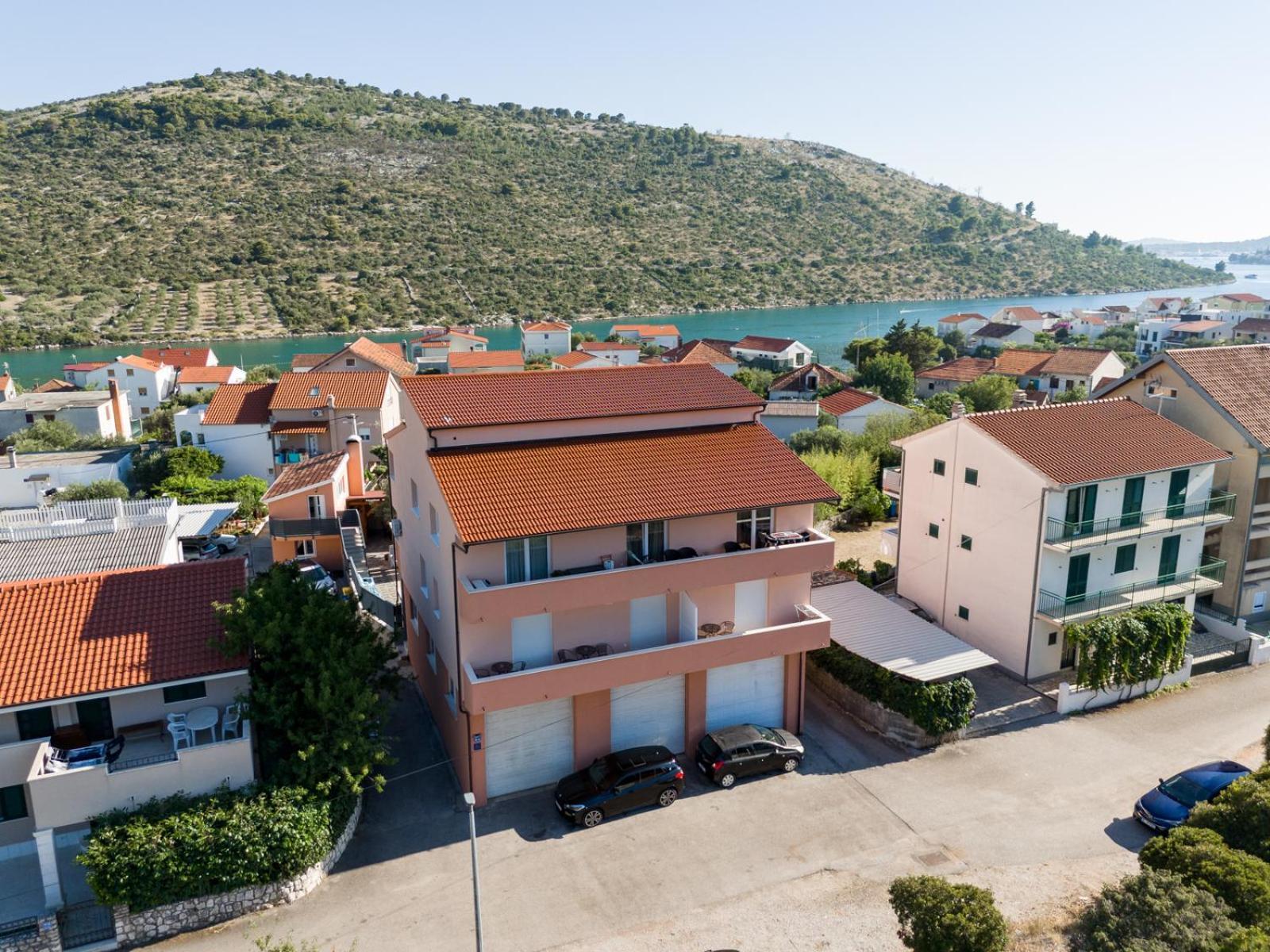 Apartments Villa Monique Rogoznica  Bagian luar foto