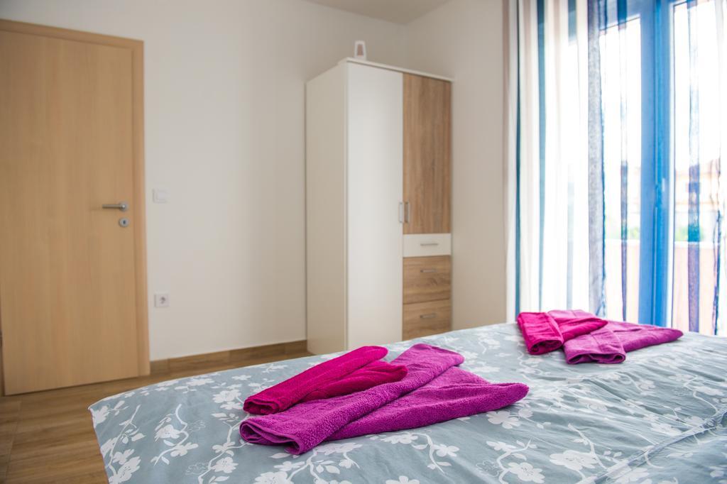 Apartments Villa Monique Rogoznica  Bagian luar foto